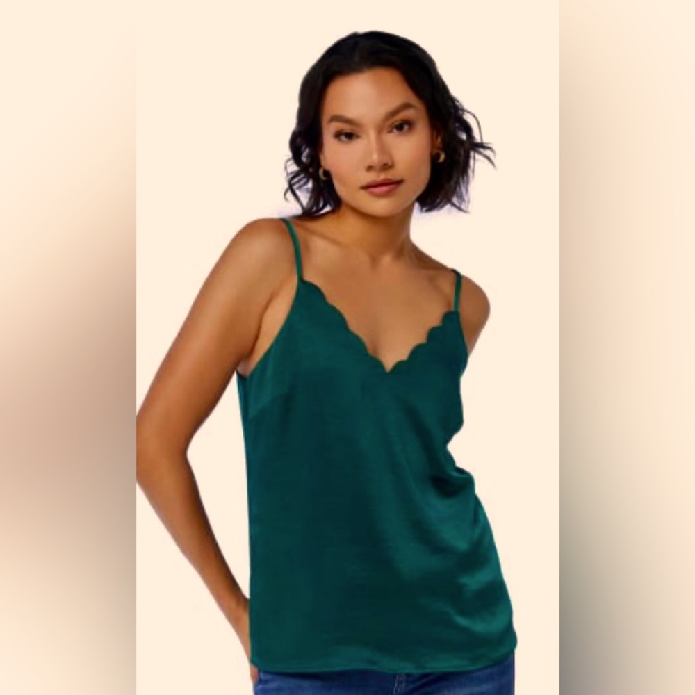 Skies Are Blue NWT Emerald Green Satin Scalloped Camisole Top